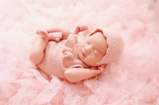 巴中宝宝吃手是饿了吗